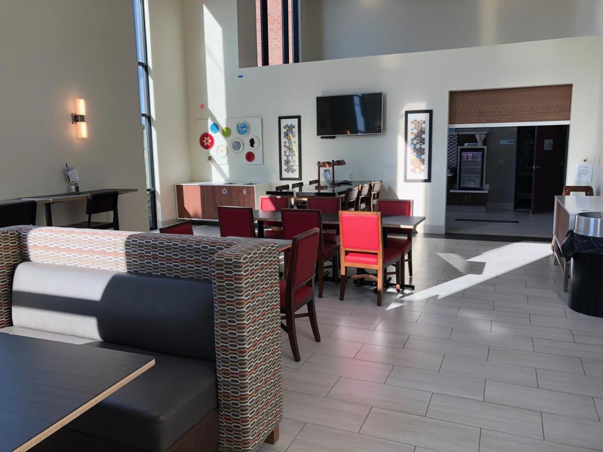 Holiday Inn Express Hotel & Suites Franklin By Ihg Екстериор снимка