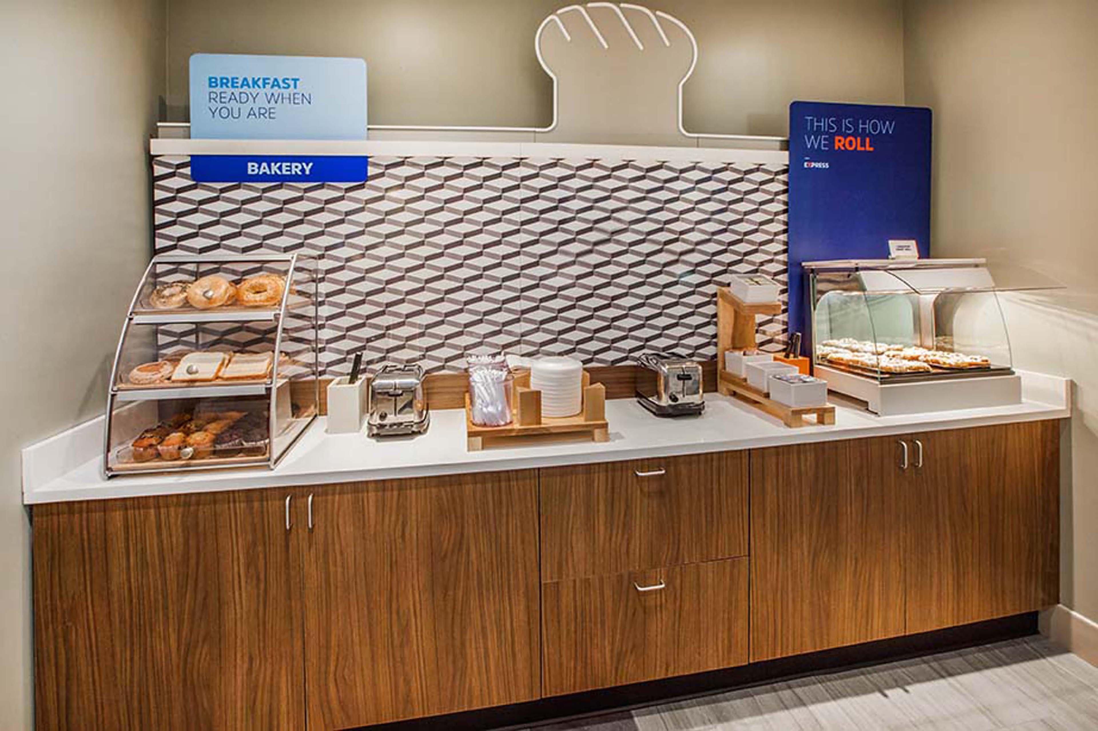 Holiday Inn Express Hotel & Suites Franklin By Ihg Екстериор снимка